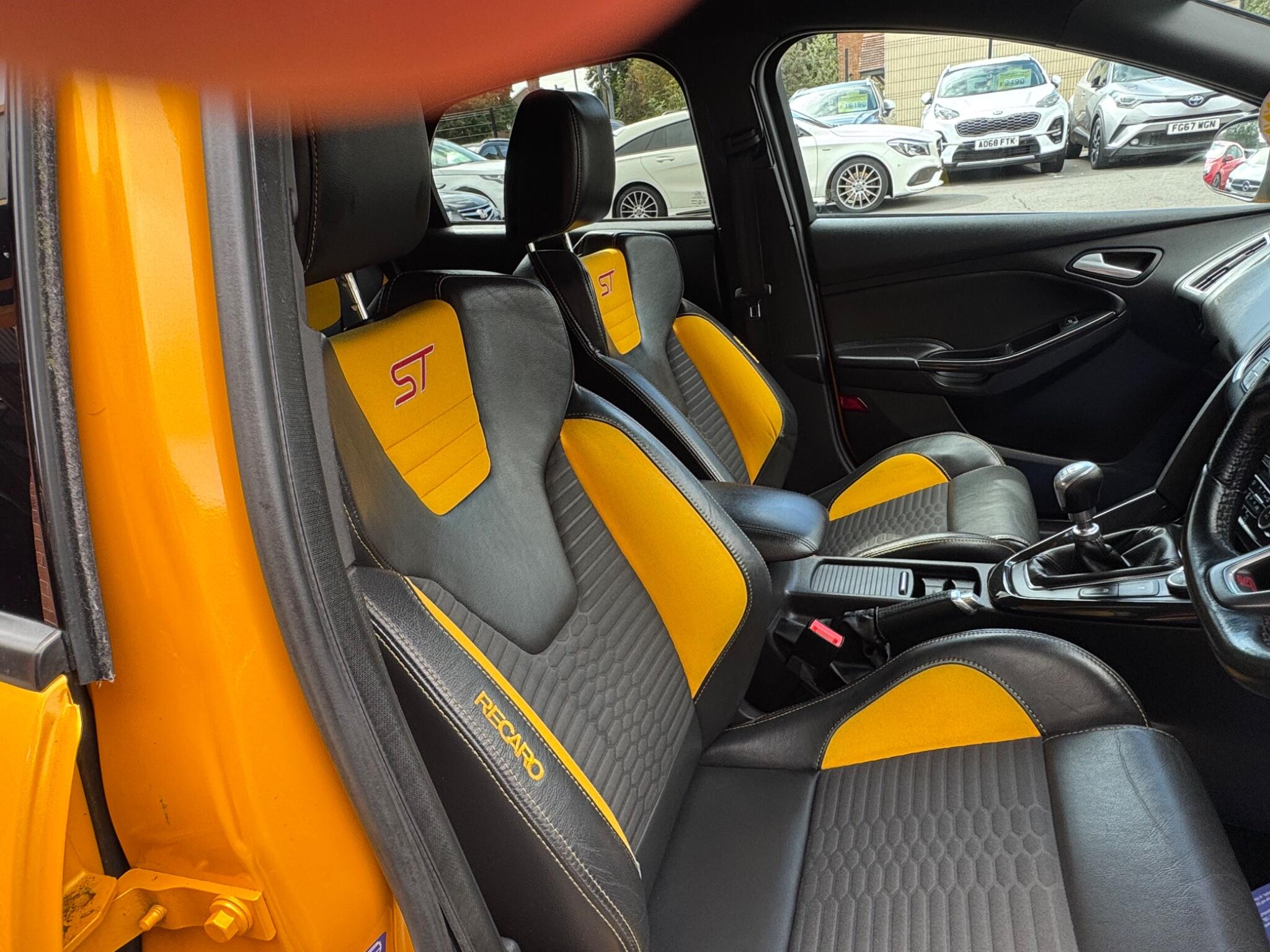 Ford Focus view 13