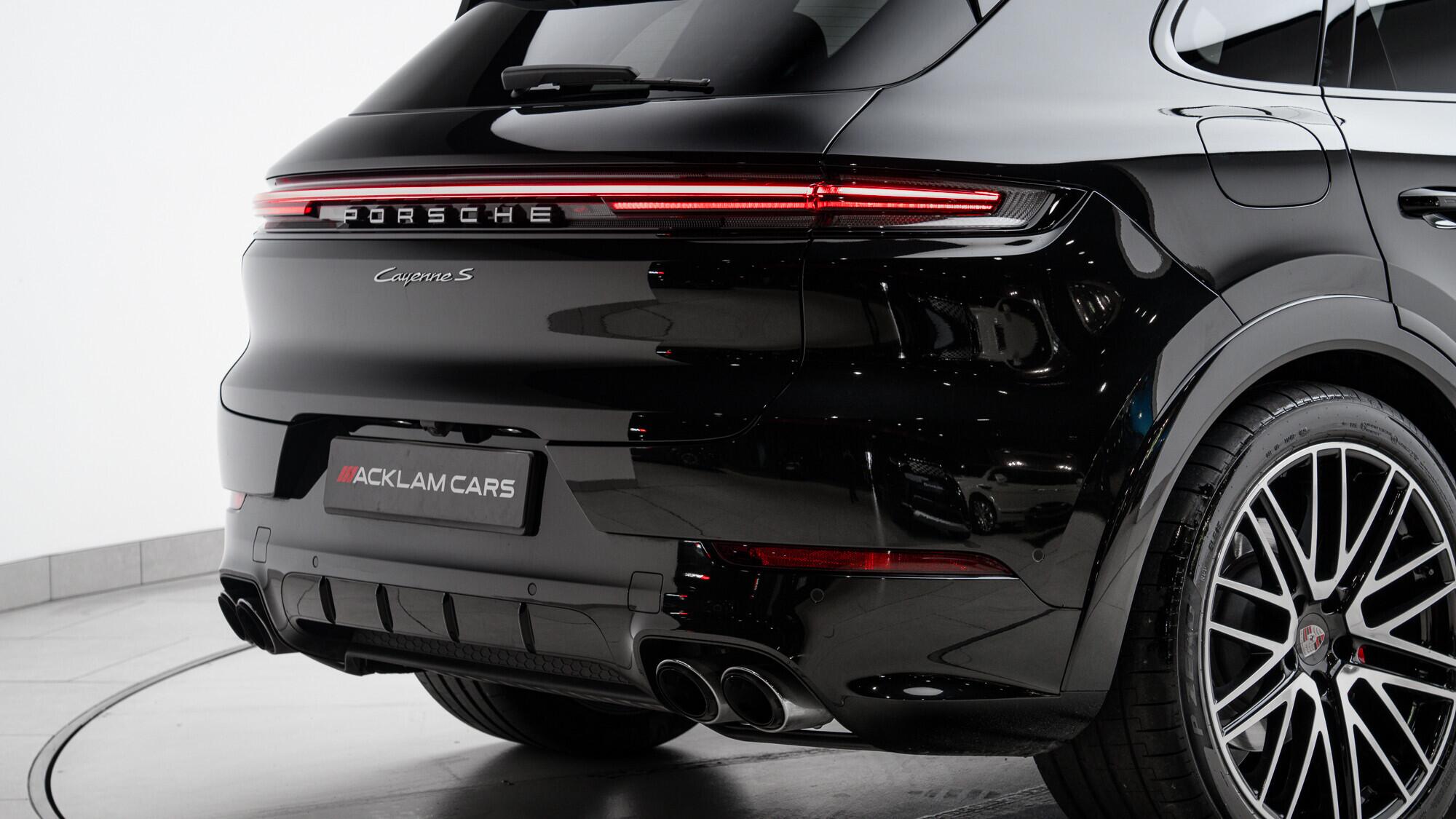 Porsche Cayenne view 15