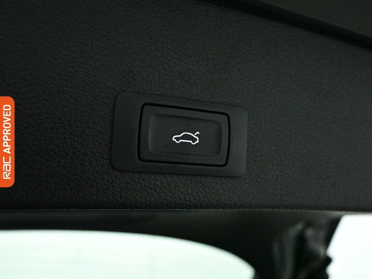 Audi Q2 view 28
