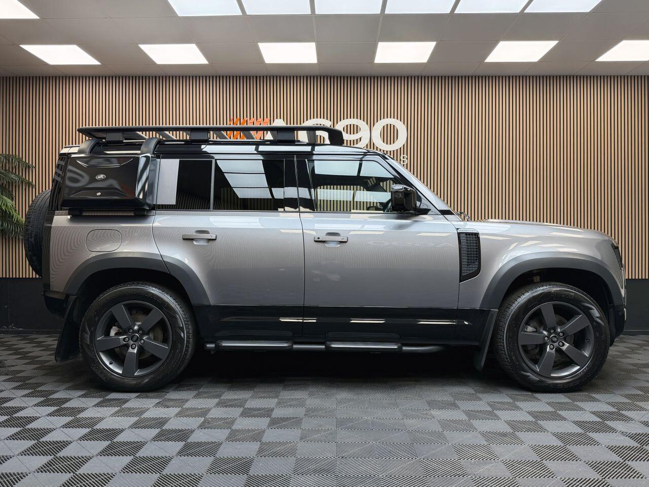 Land Rover Defender 110 view 8