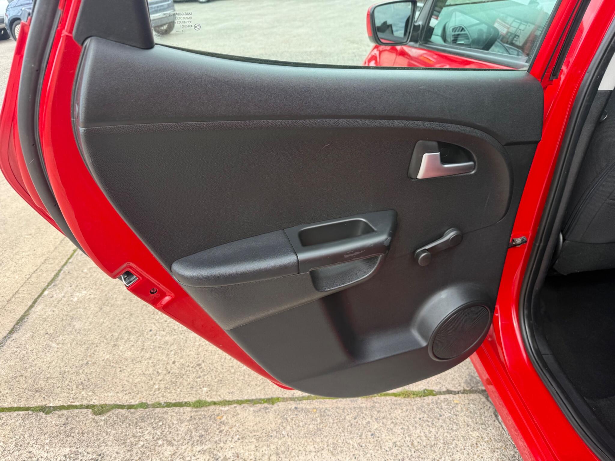 Kia Venga view 28
