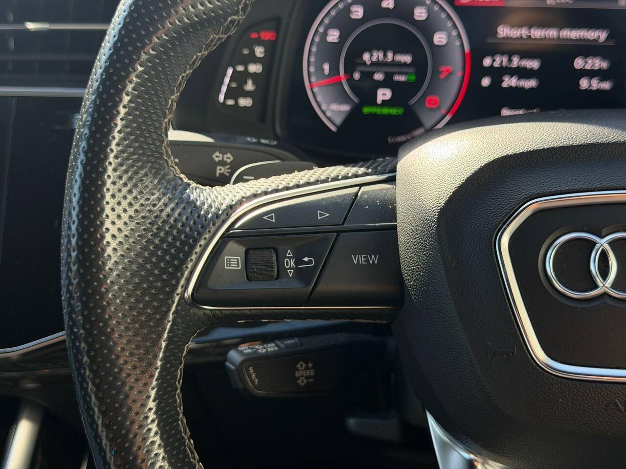 Audi Q7 view 32