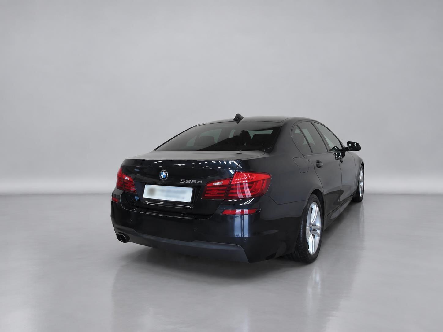 BMW 5 Series view 8