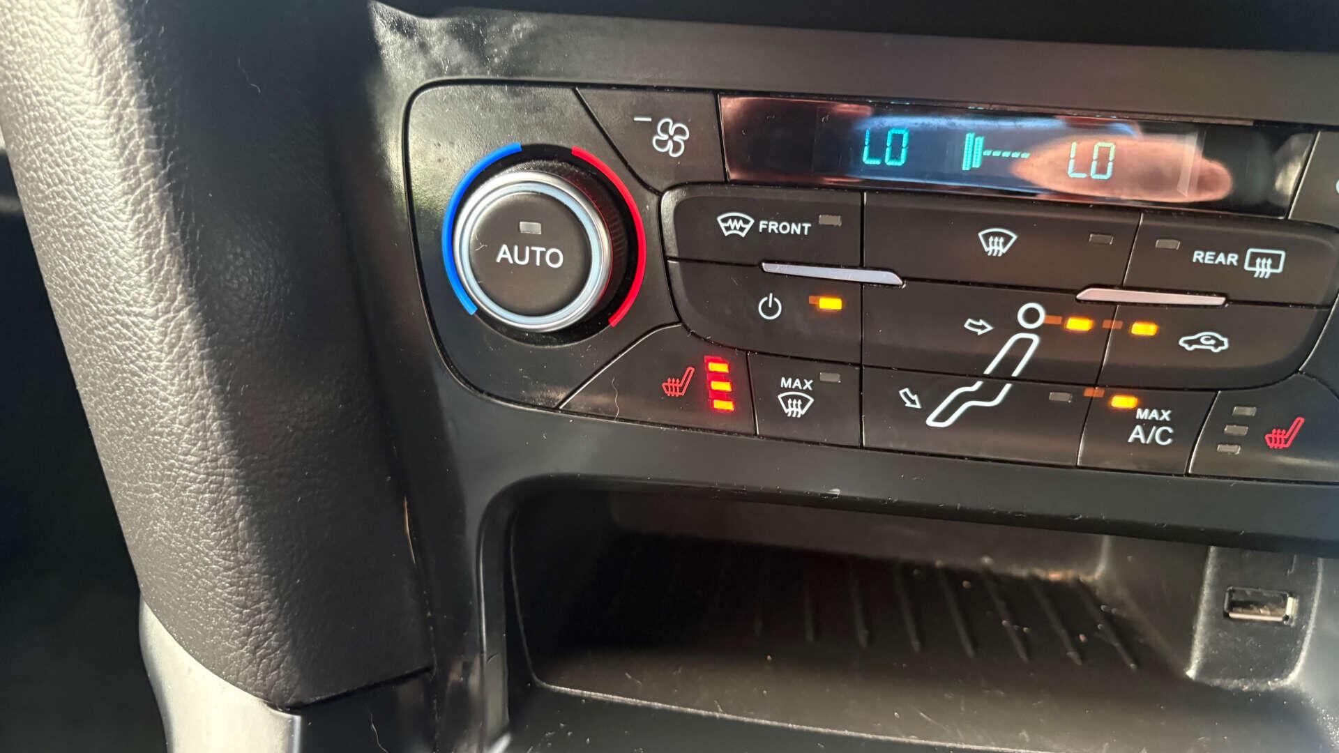 Ford Focus view 33