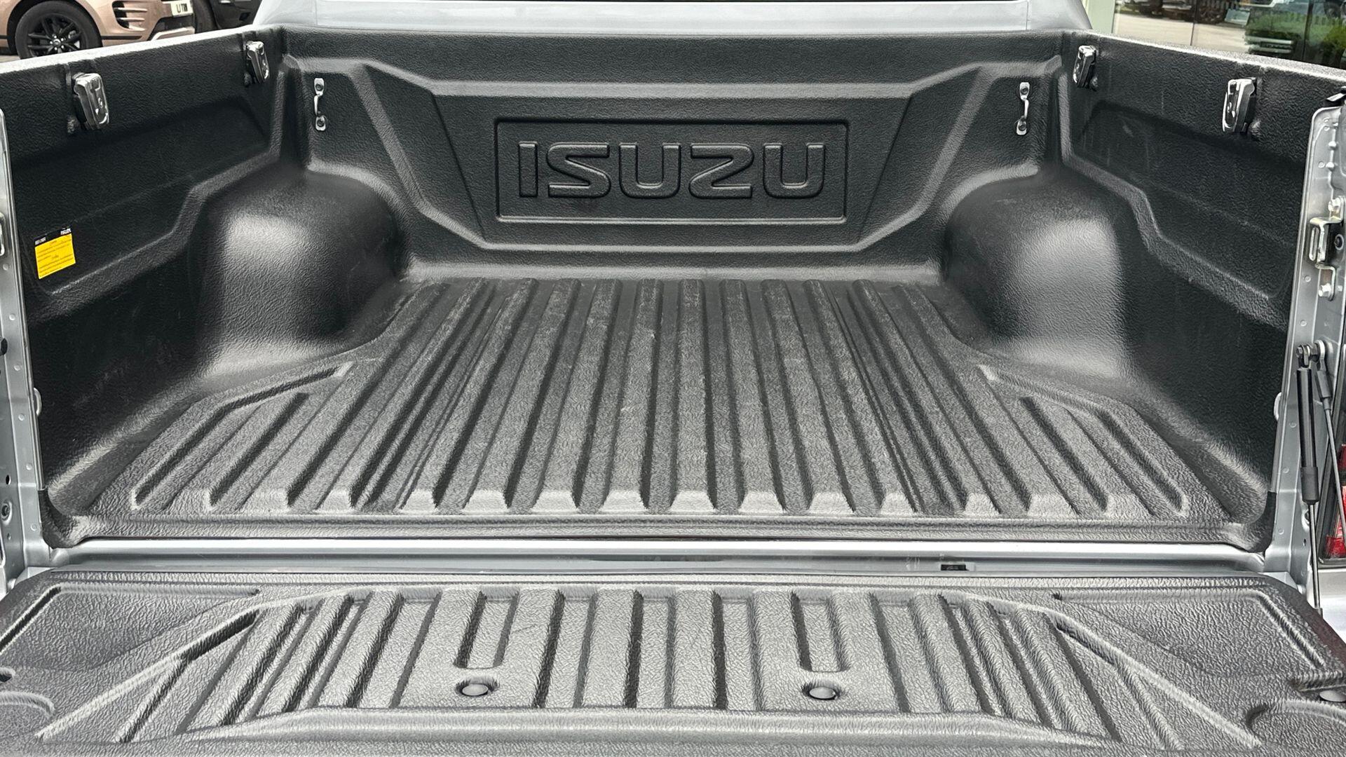 Isuzu D-Max view 22