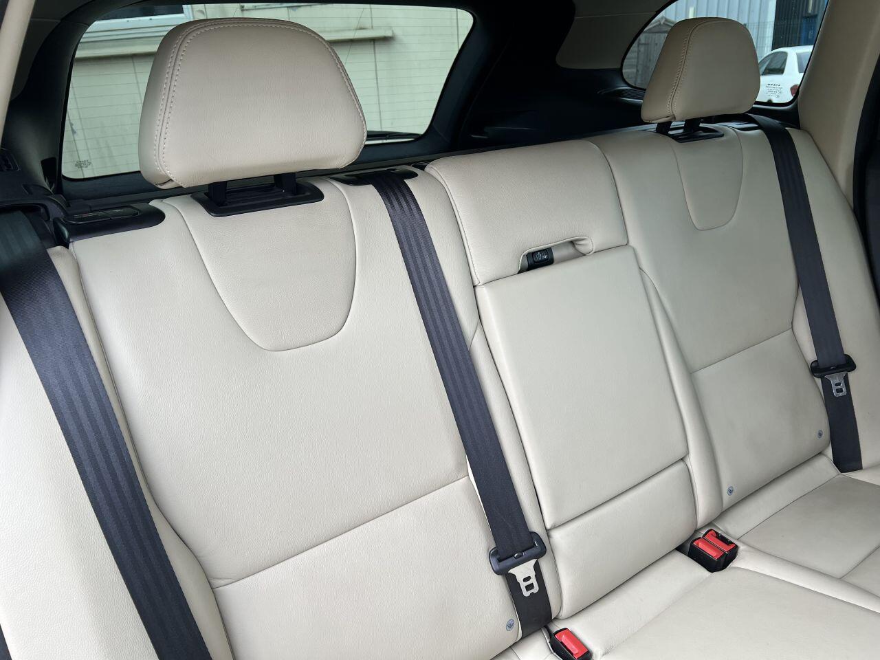 Volvo XC60 view 21