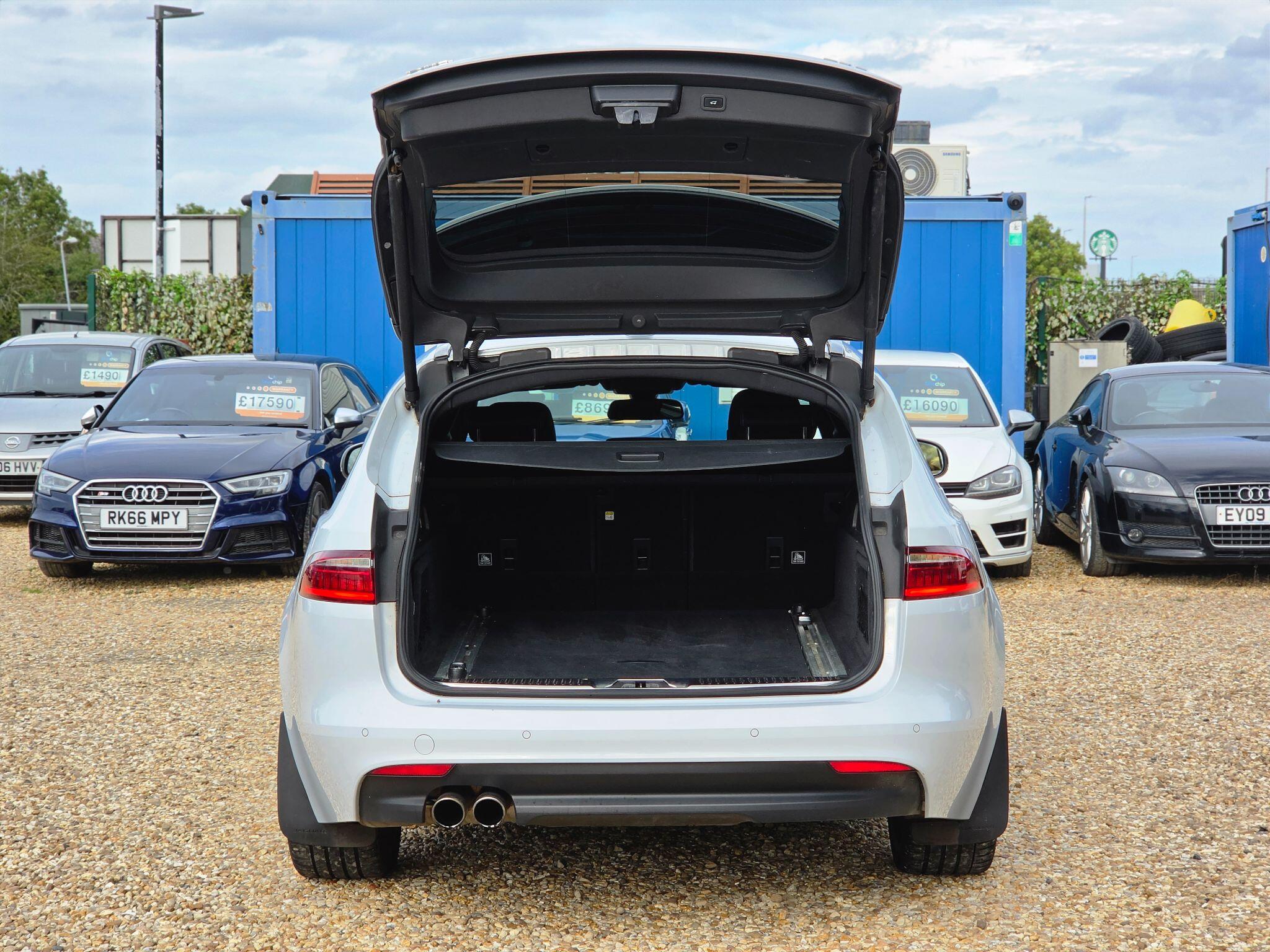 Jaguar XF view 25
