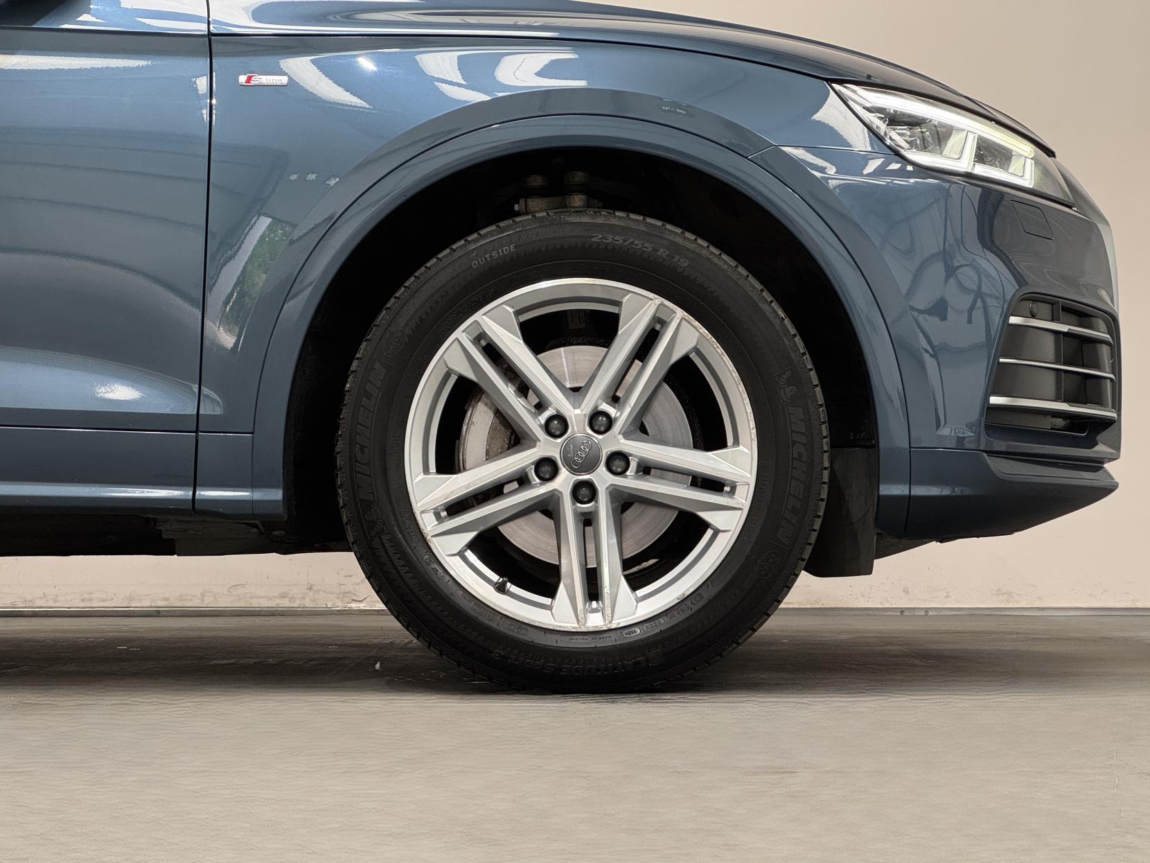 Audi Q5 view 19