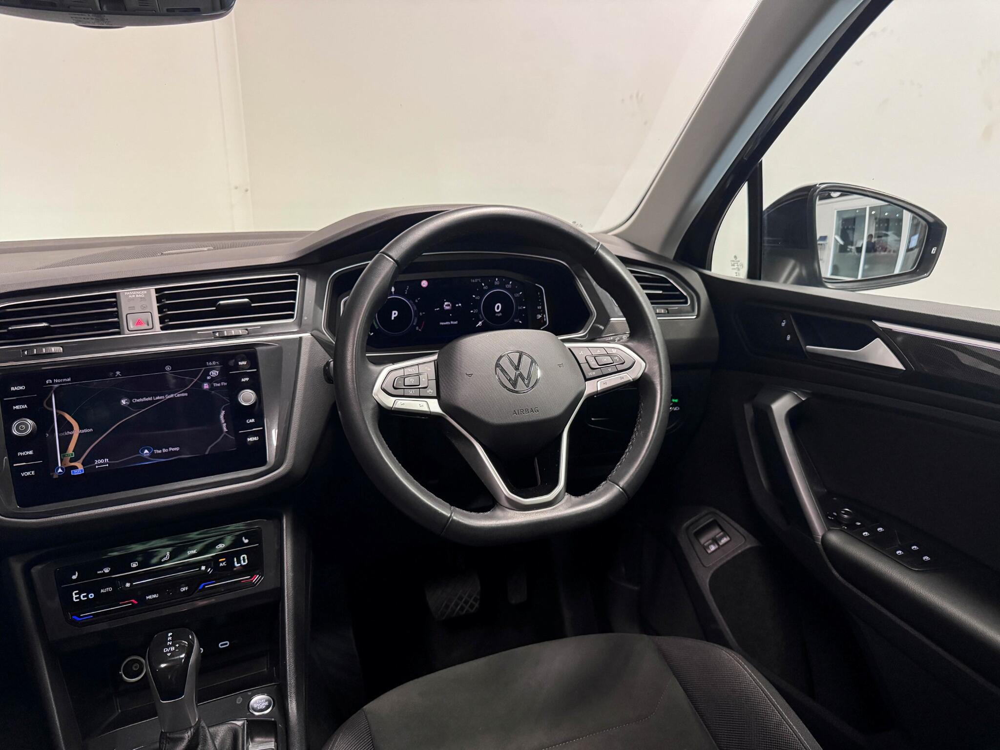Volkswagen Tiguan view 26