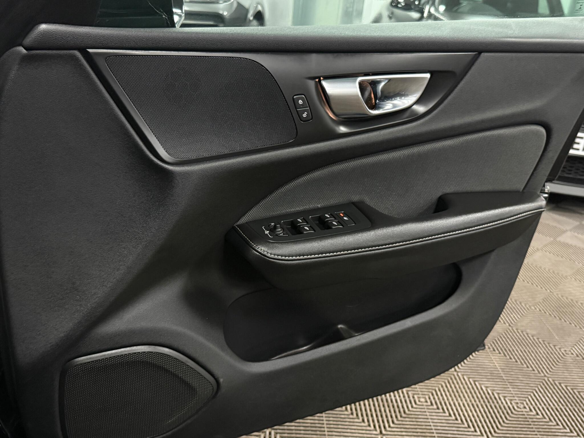 Volvo V60 view 25