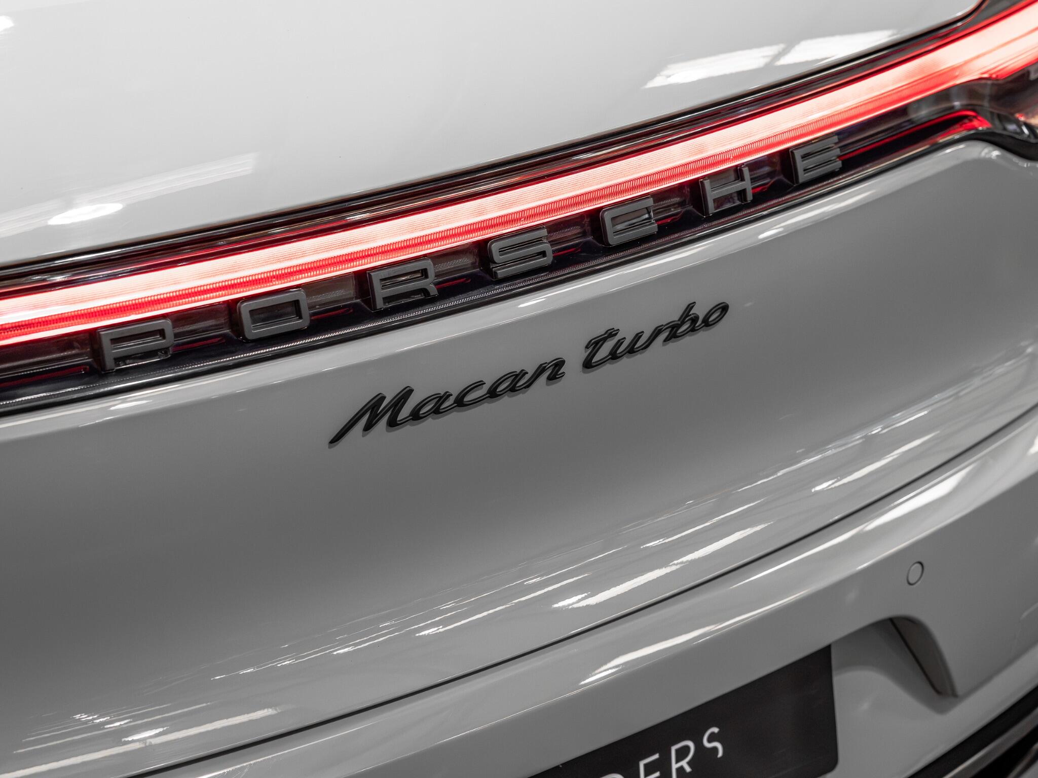 Porsche Macan view 14