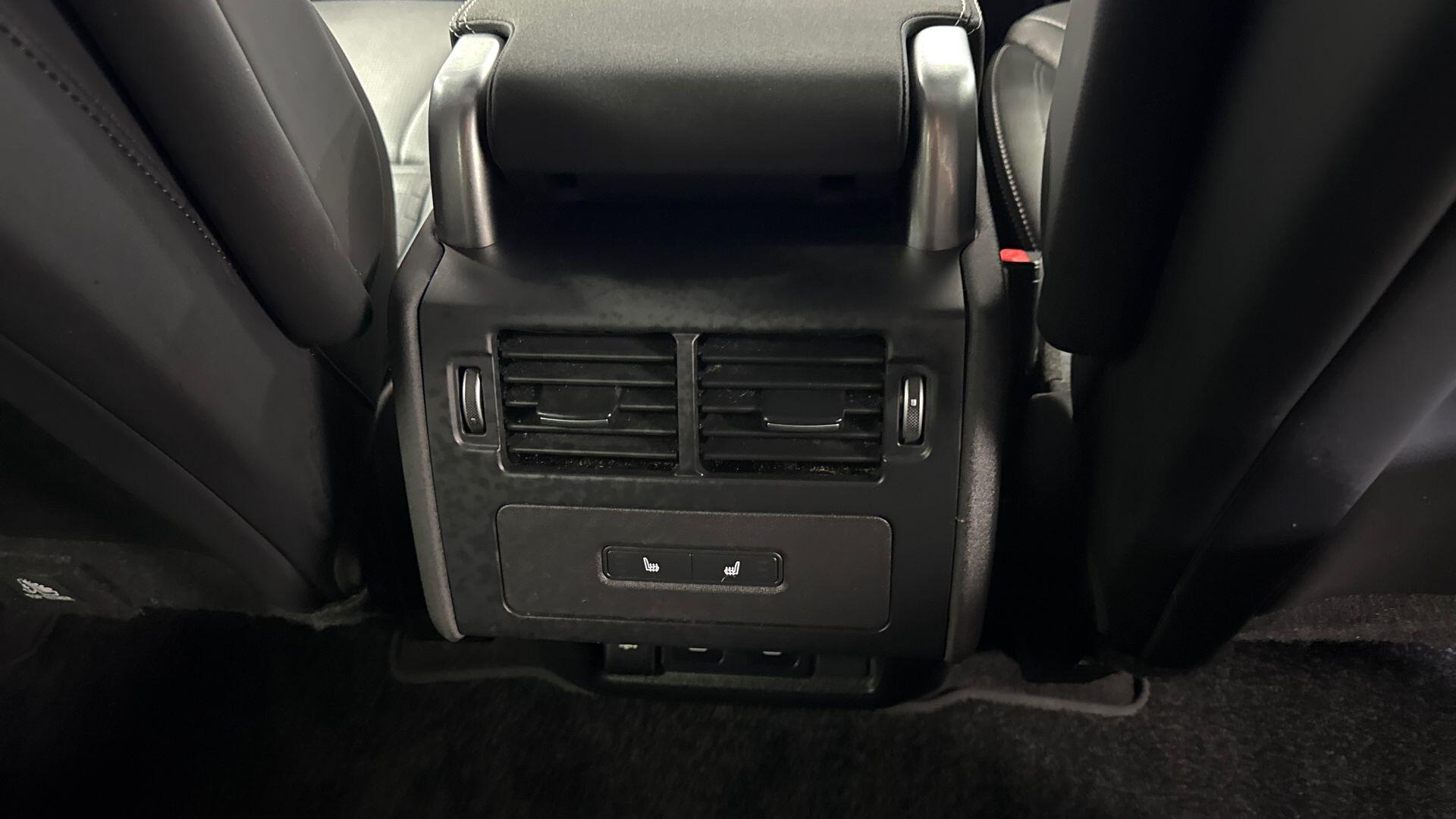Land Rover Discovery view 18