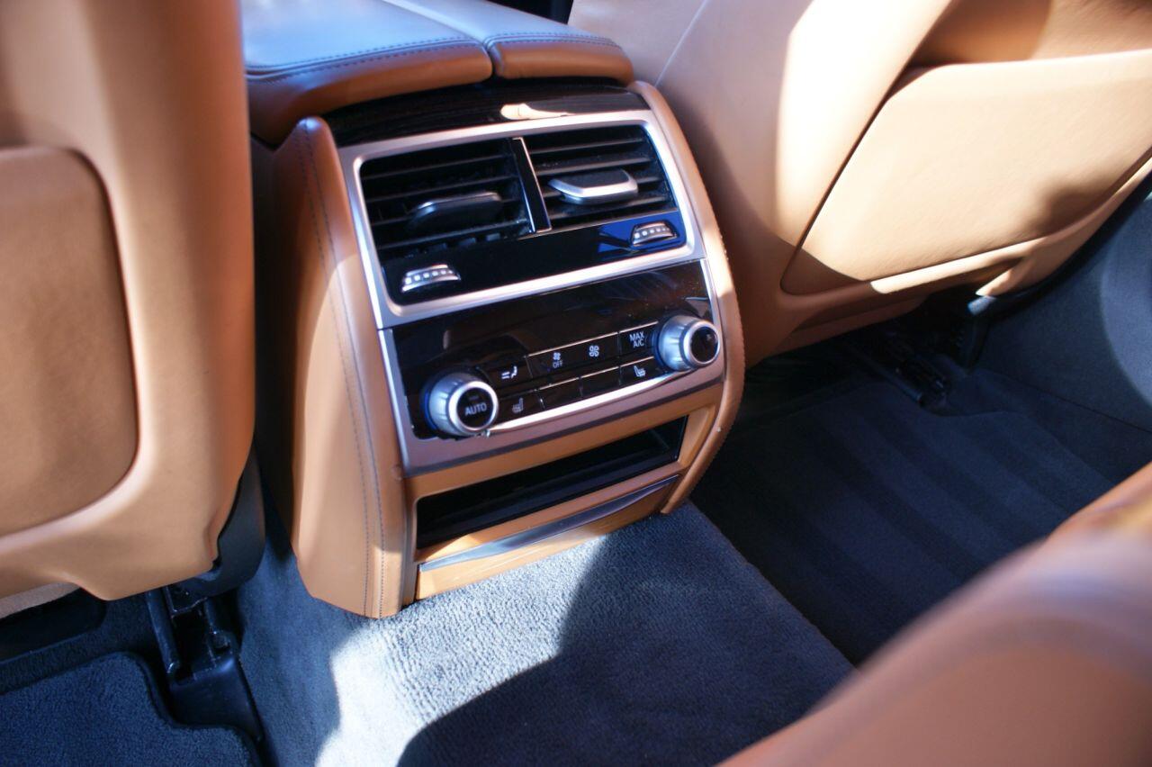 BMW 7 Series view 40