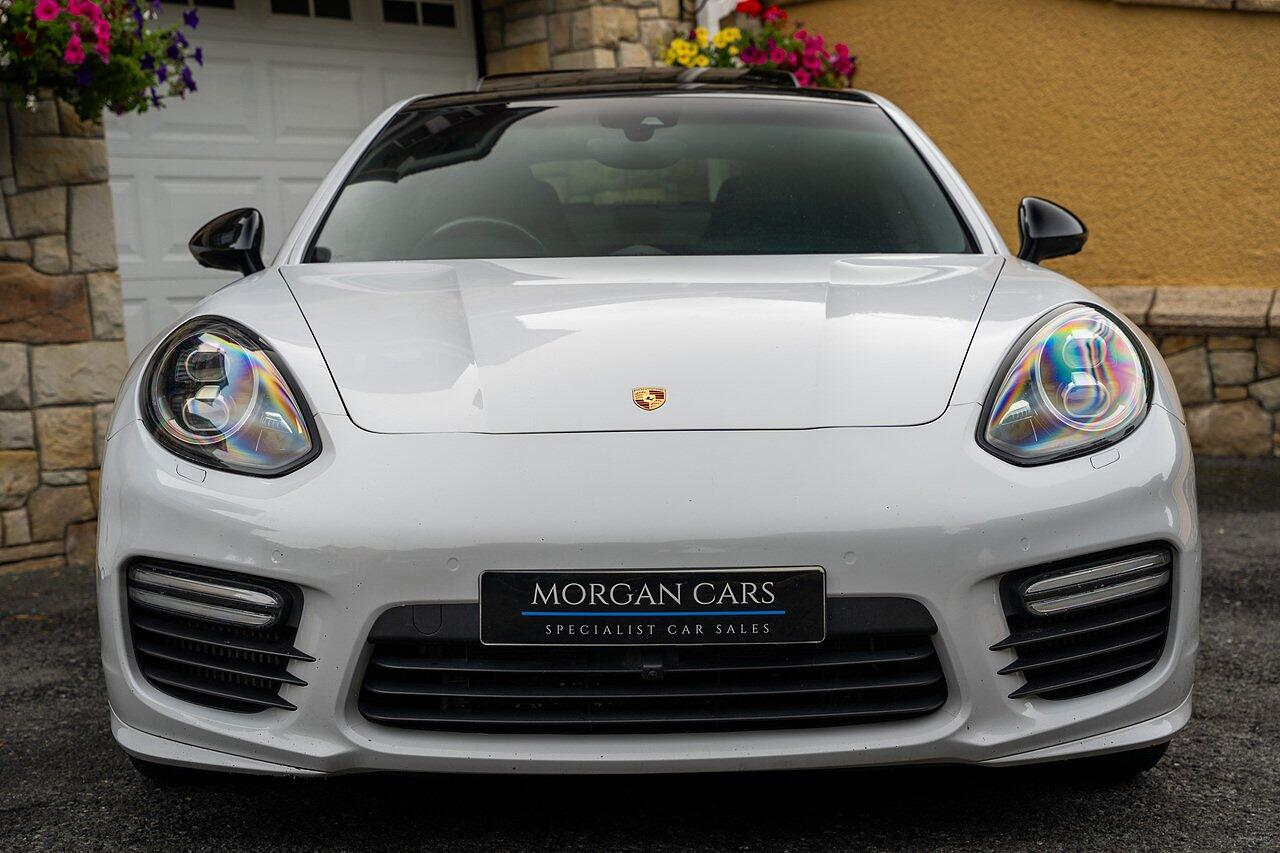 Porsche Panamera view 37