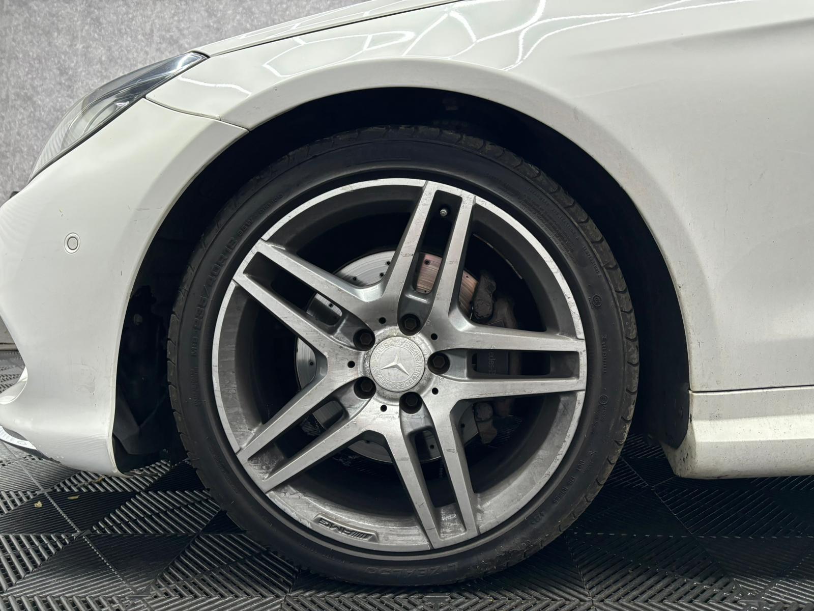 Mercedes-Benz E Class view 32