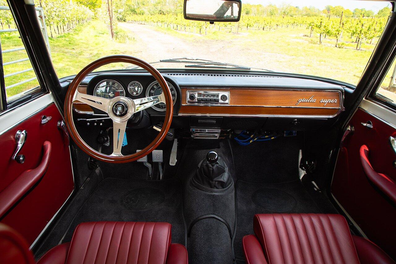 Alfa Romeo Giulia view 8