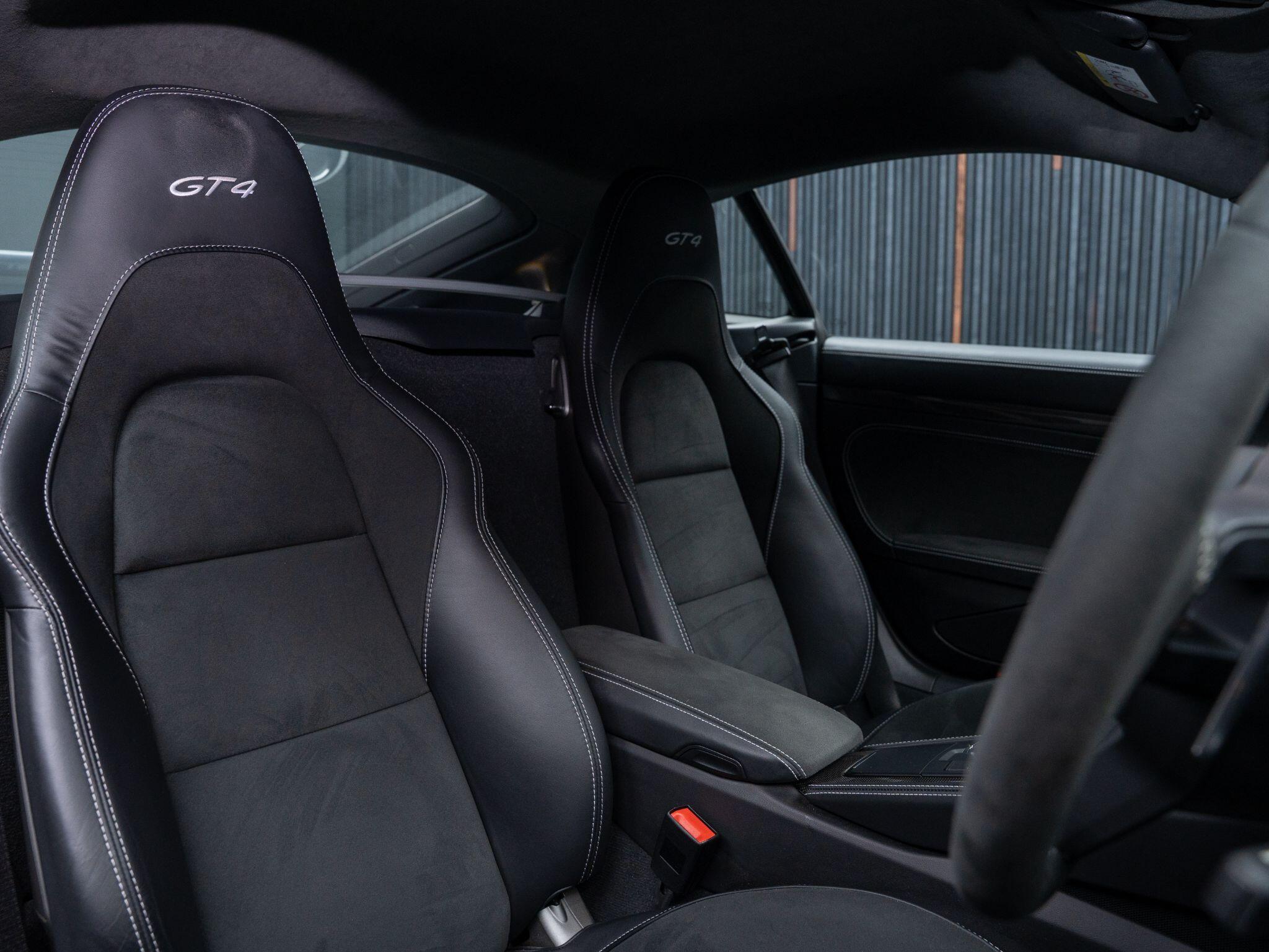 Porsche Cayman view 12