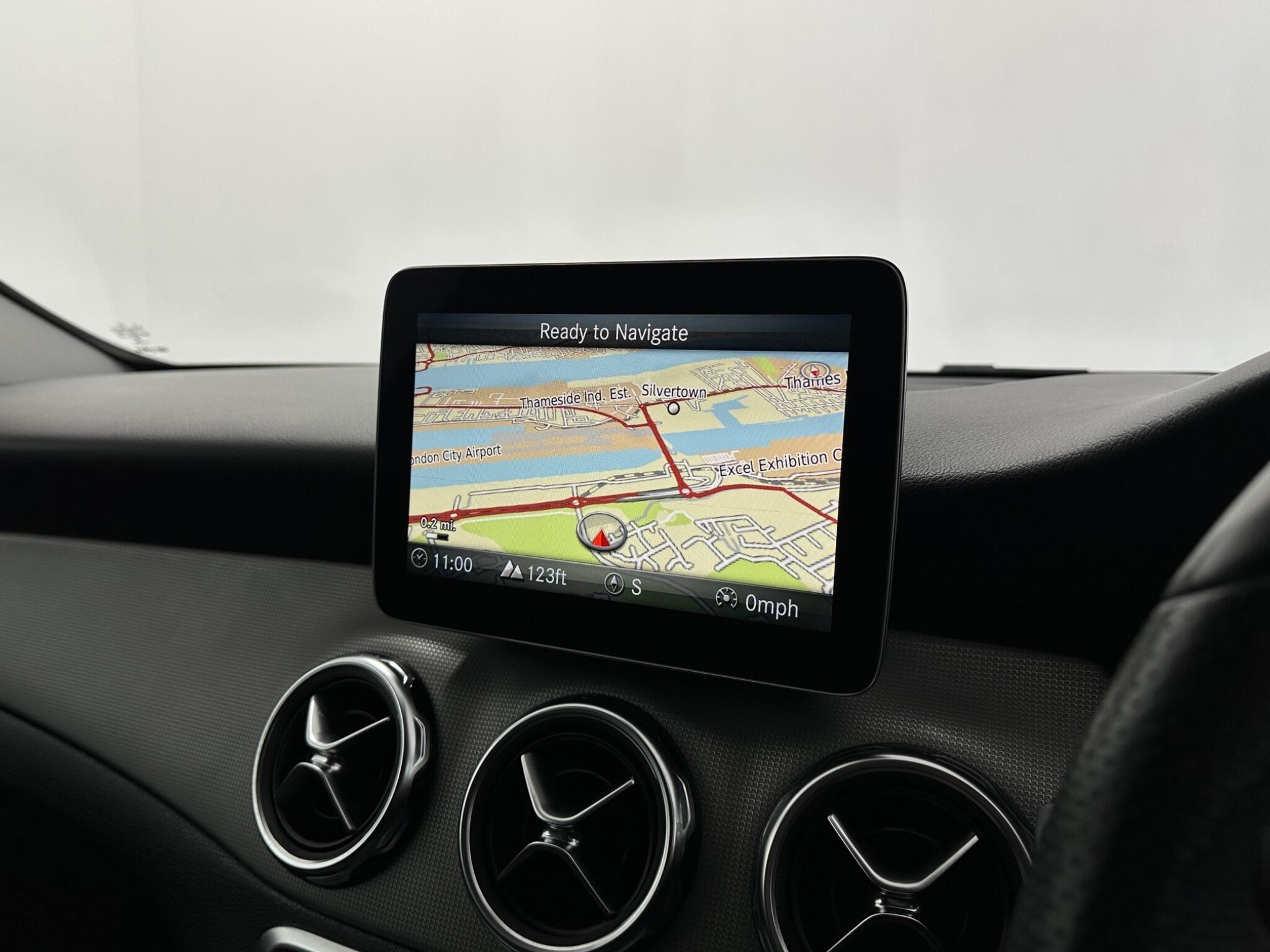 Mercedes-Benz Gla view 22