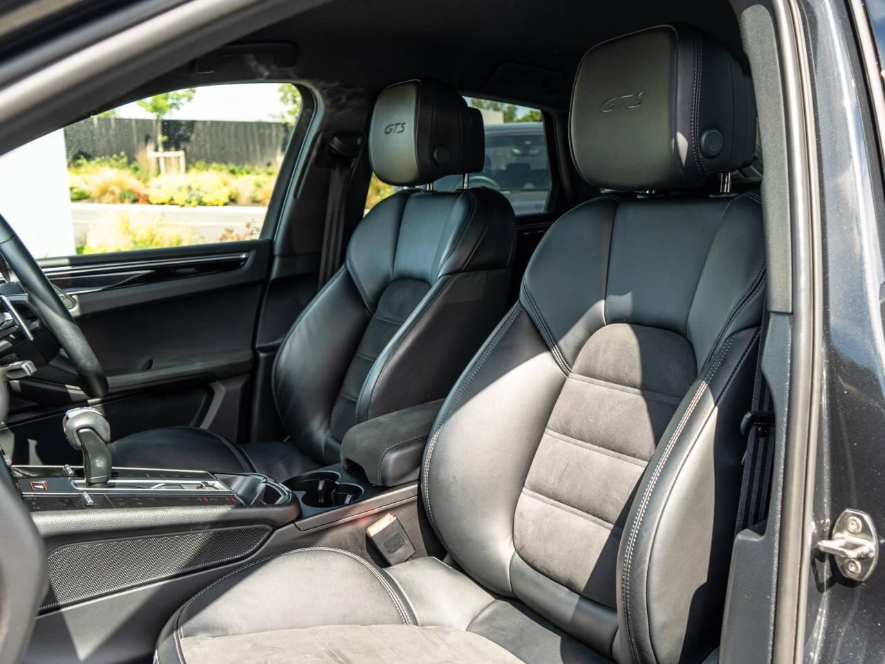 Porsche Macan view 38