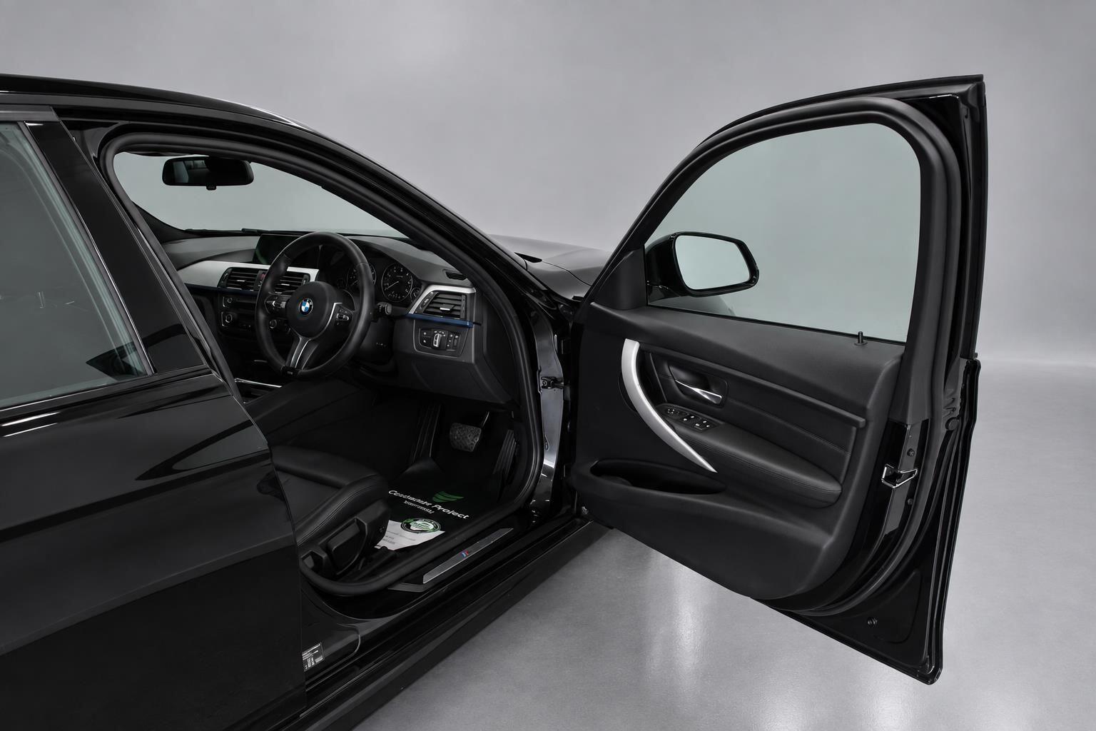 BMW 3 Series view 25