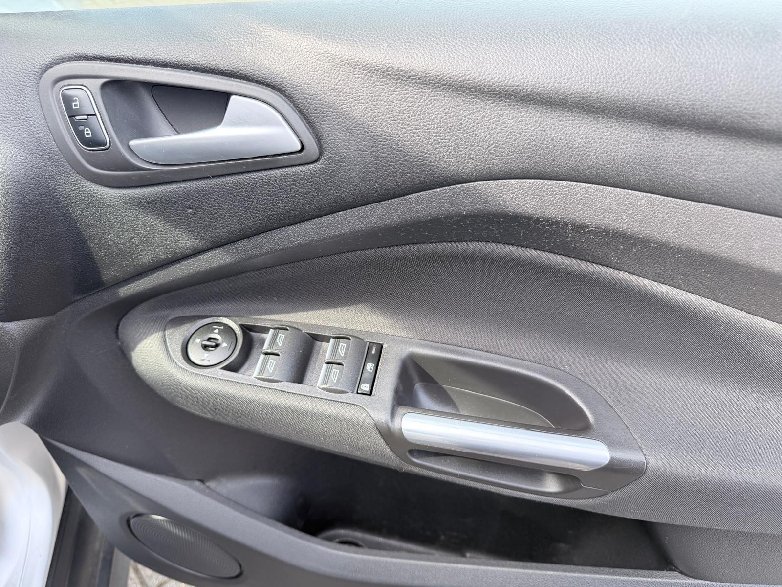 Ford Grand C-Max view 18