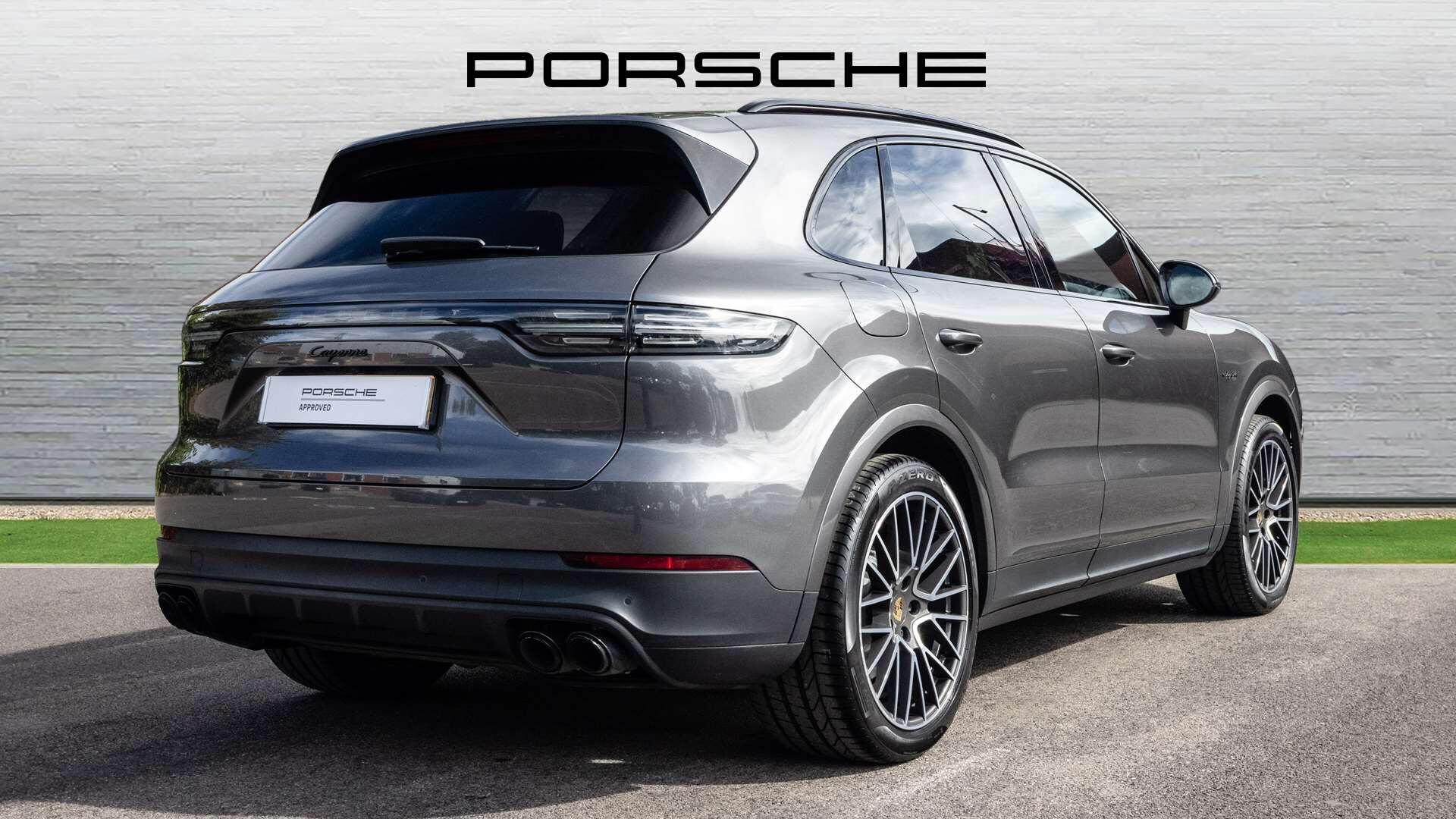Porsche Cayenne view 3