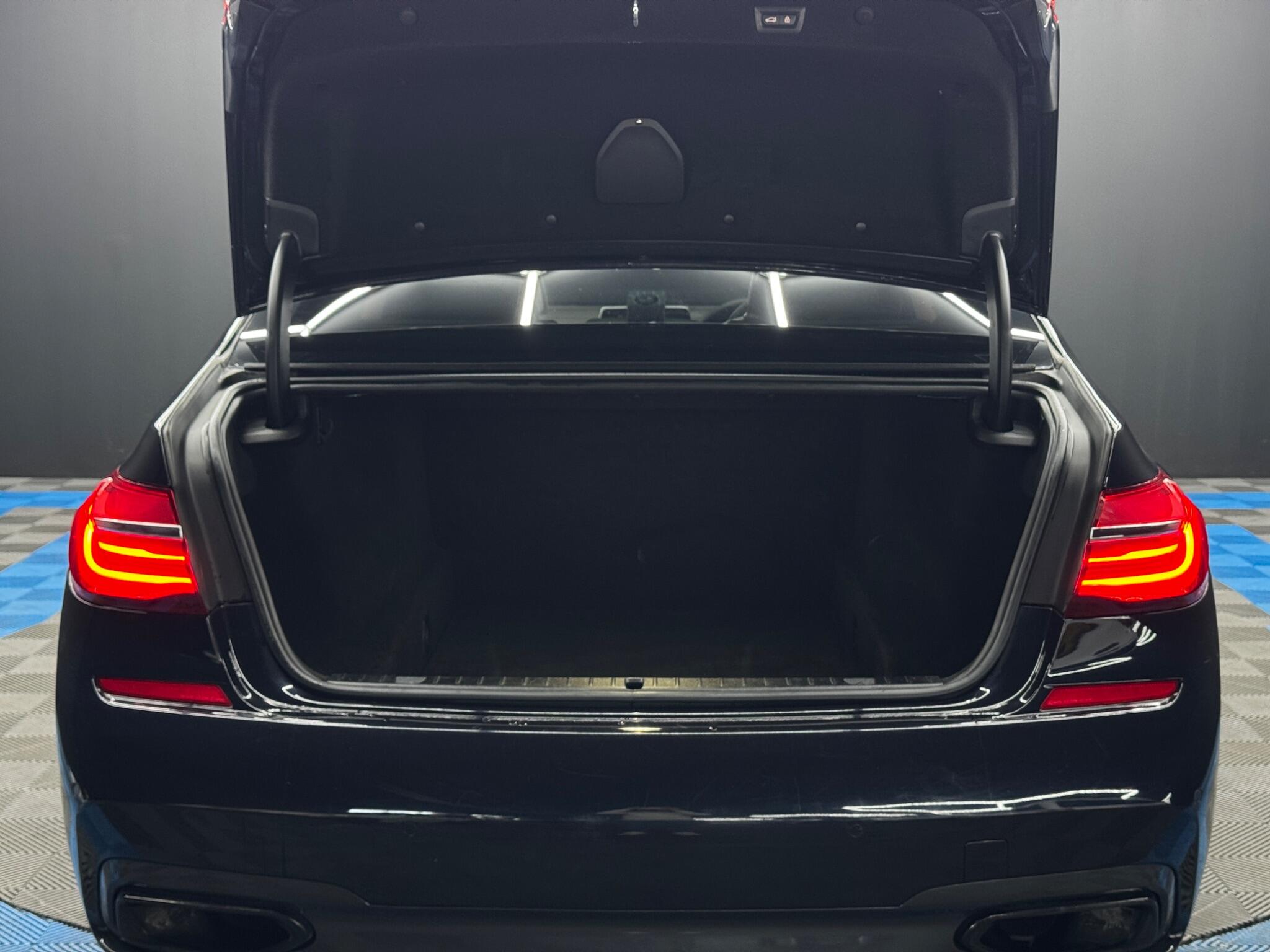 BMW 7 Series view 46
