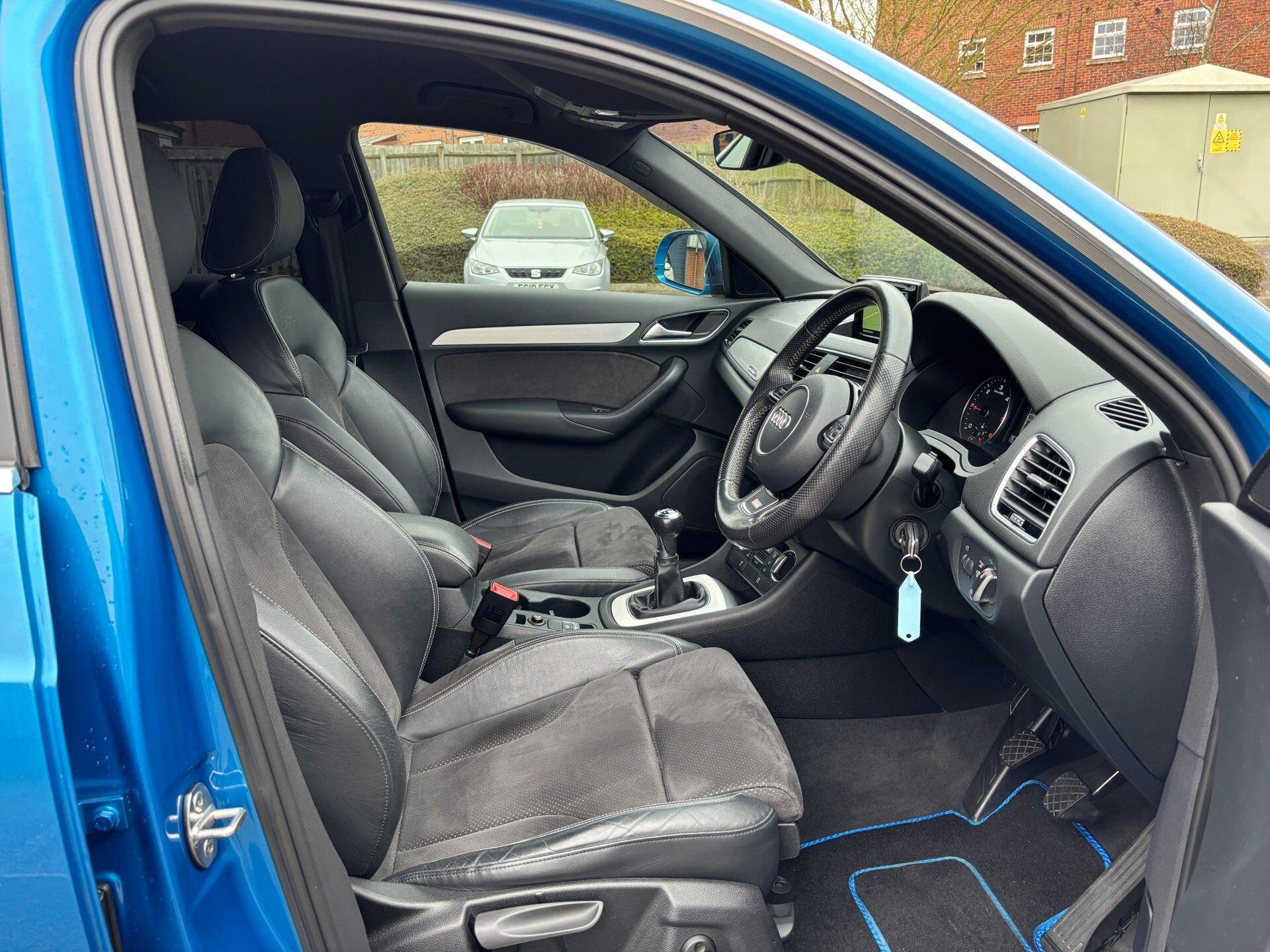 Audi Q3 view 16