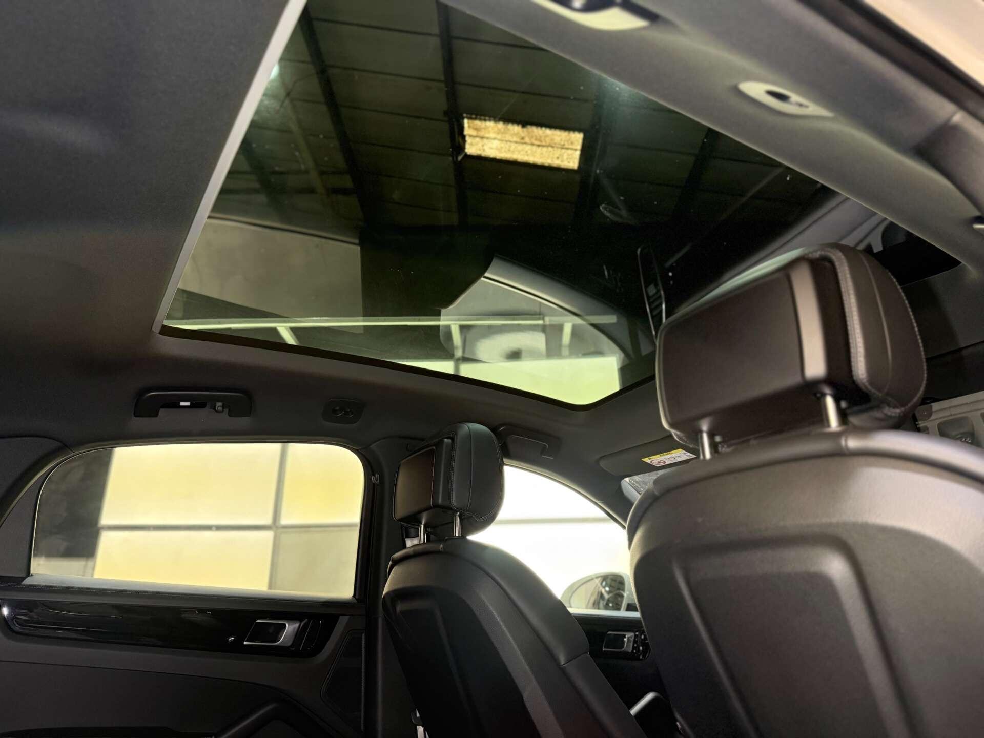 Porsche Cayenne view 27