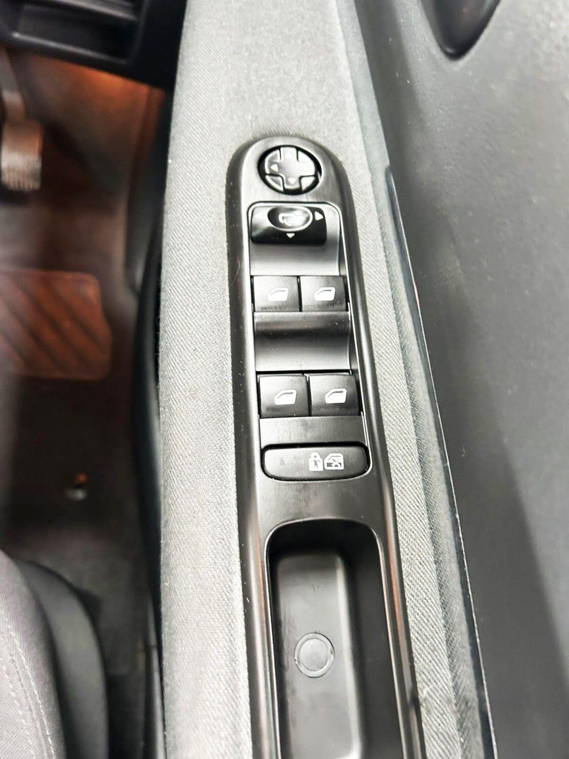 Peugeot 5008 view 22