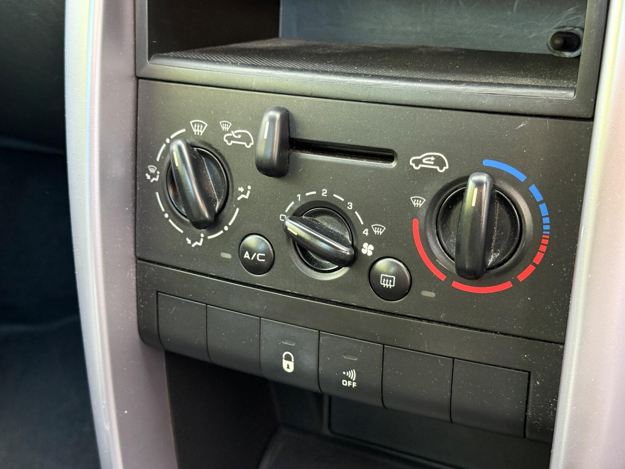 Peugeot 207 CC - Image 27