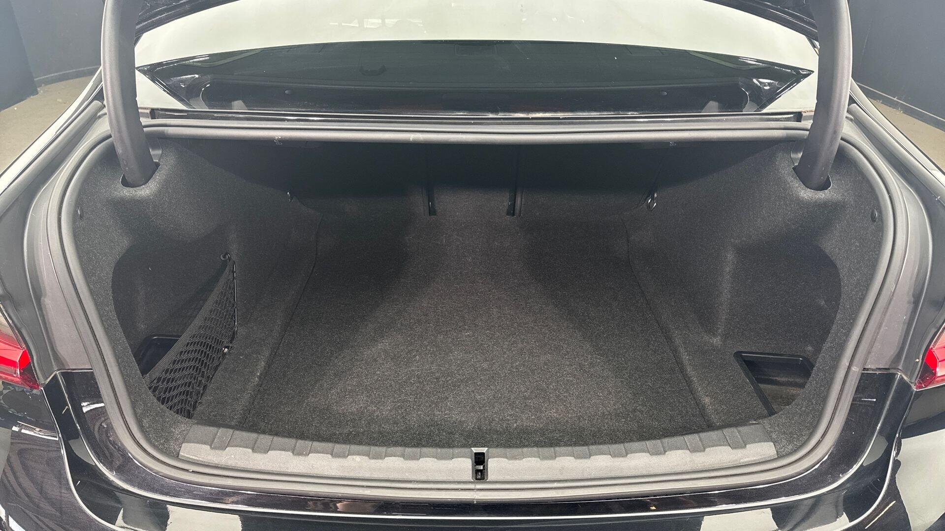 BMW 3 Series view 13