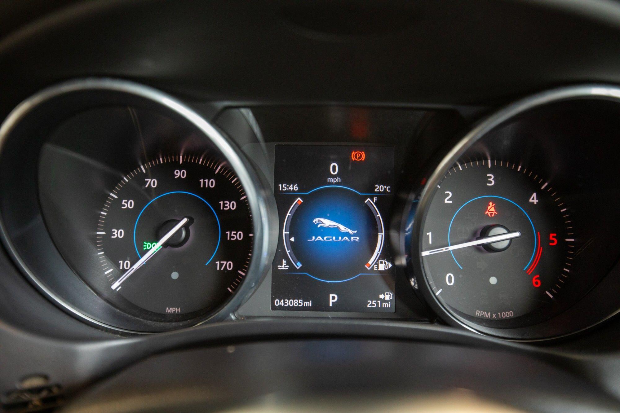 Jaguar Xe view 21