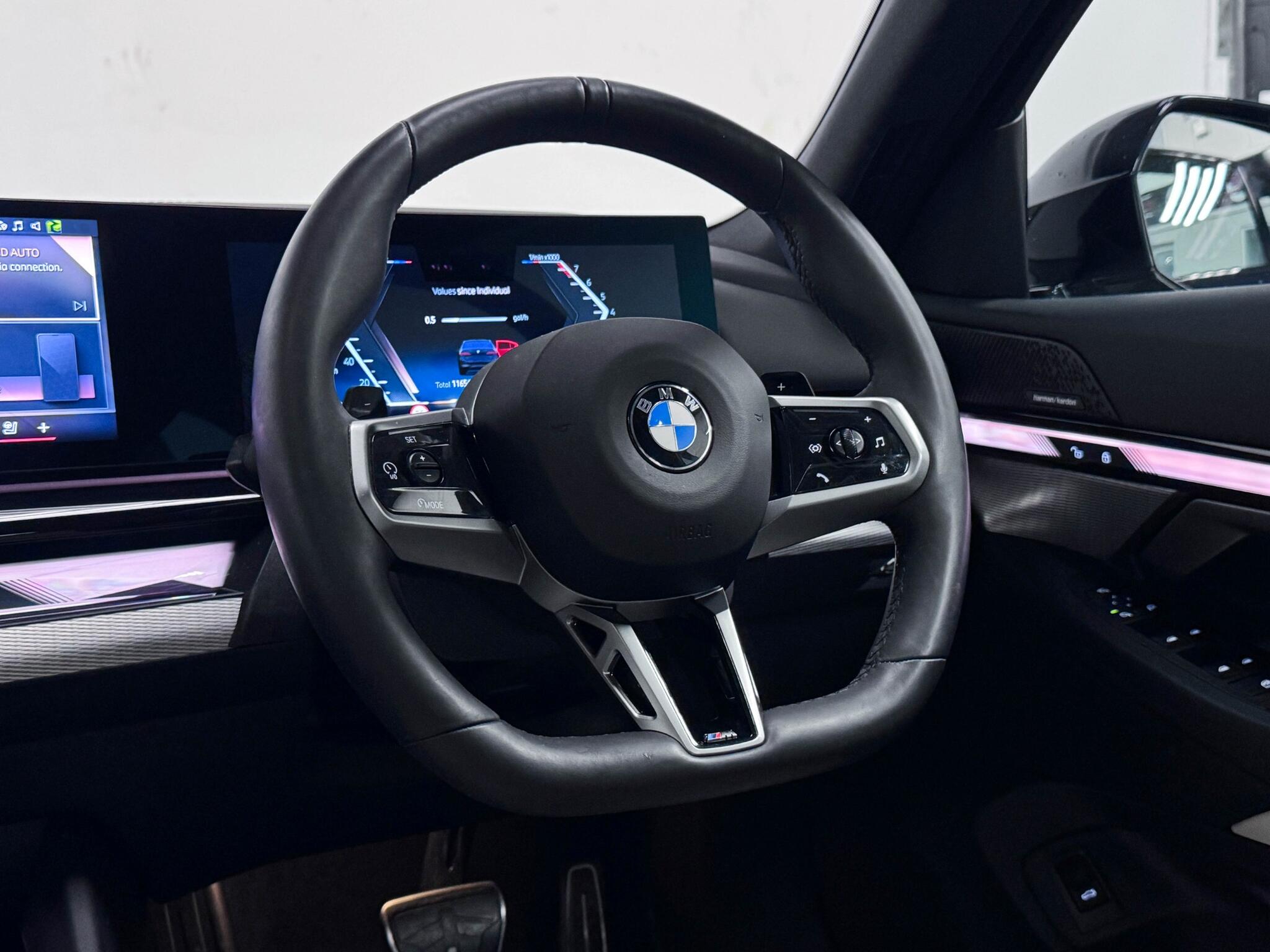 BMW 5 Series view 33