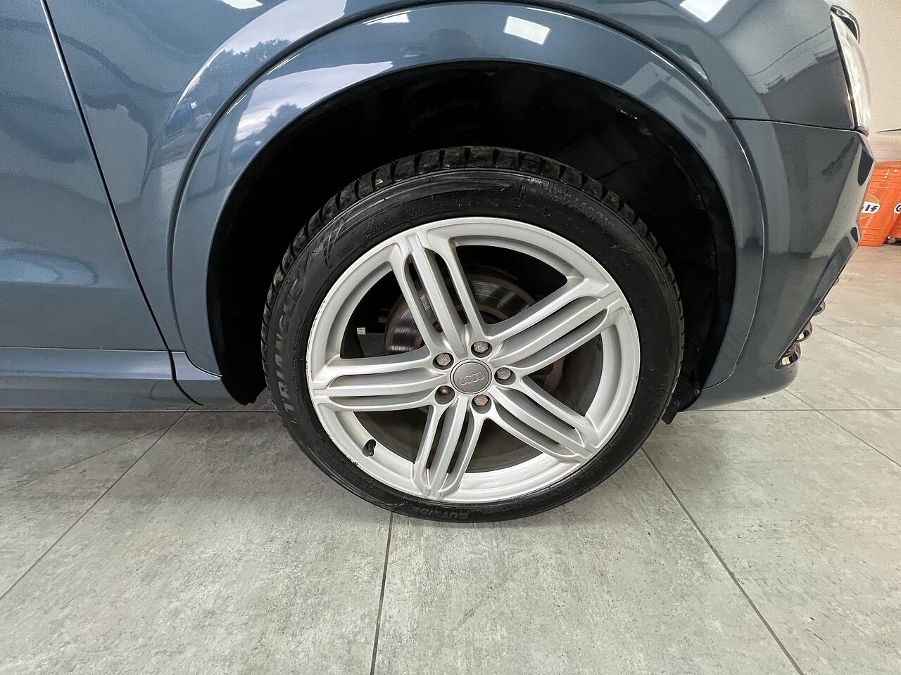 Audi Q3 view 22