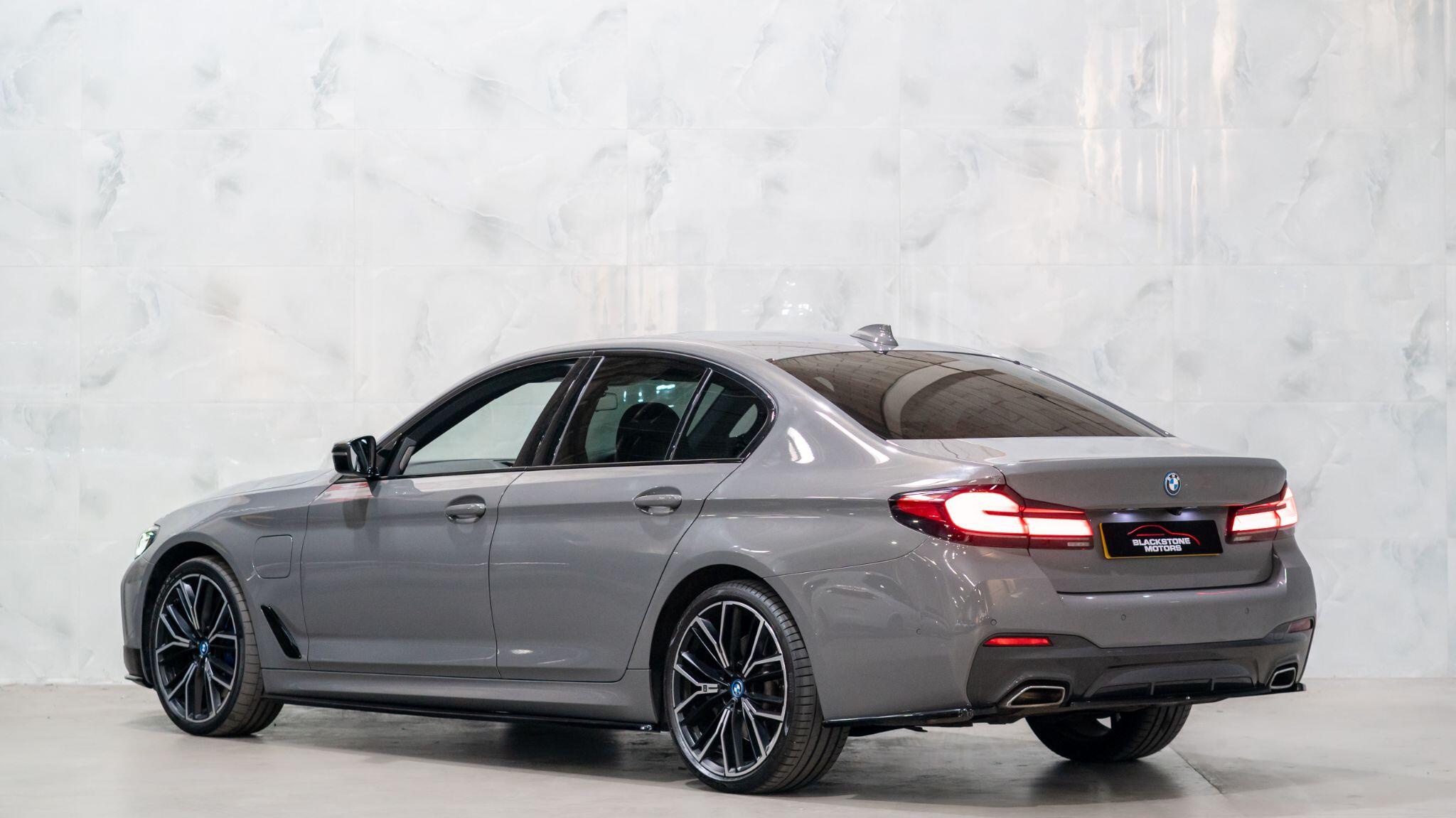 BMW 5 Series view 4