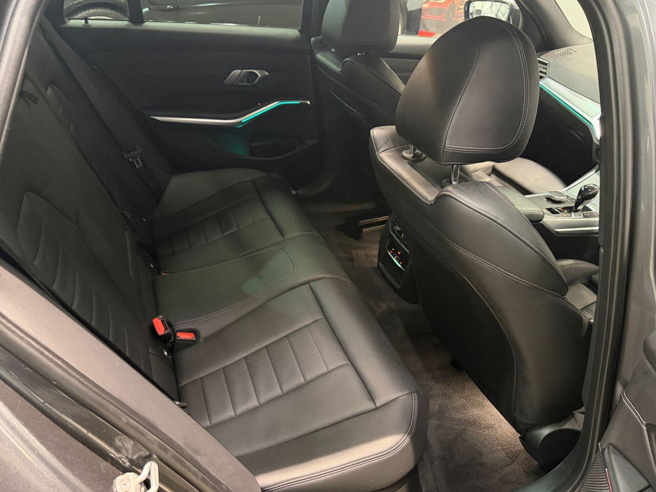 BMW 3 Series view 33