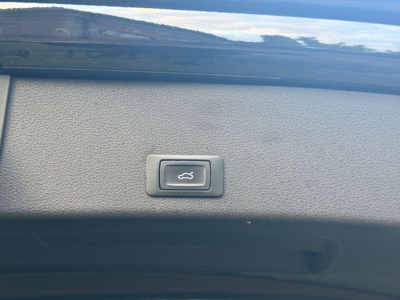 Audi e-tron view 13