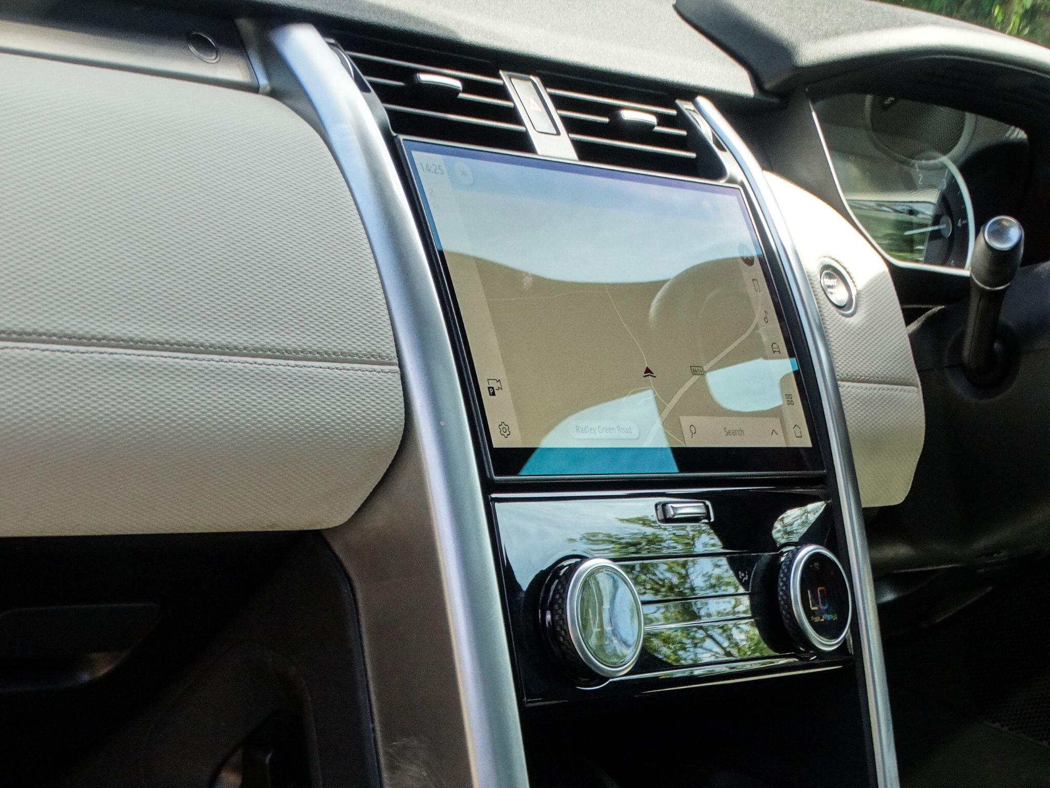 Land Rover Discovery 3 view 17