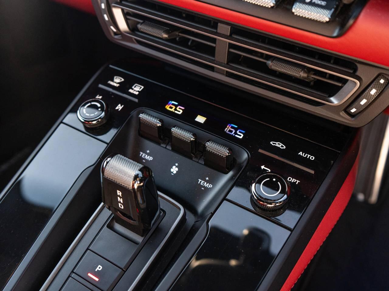 Porsche 911 view 34