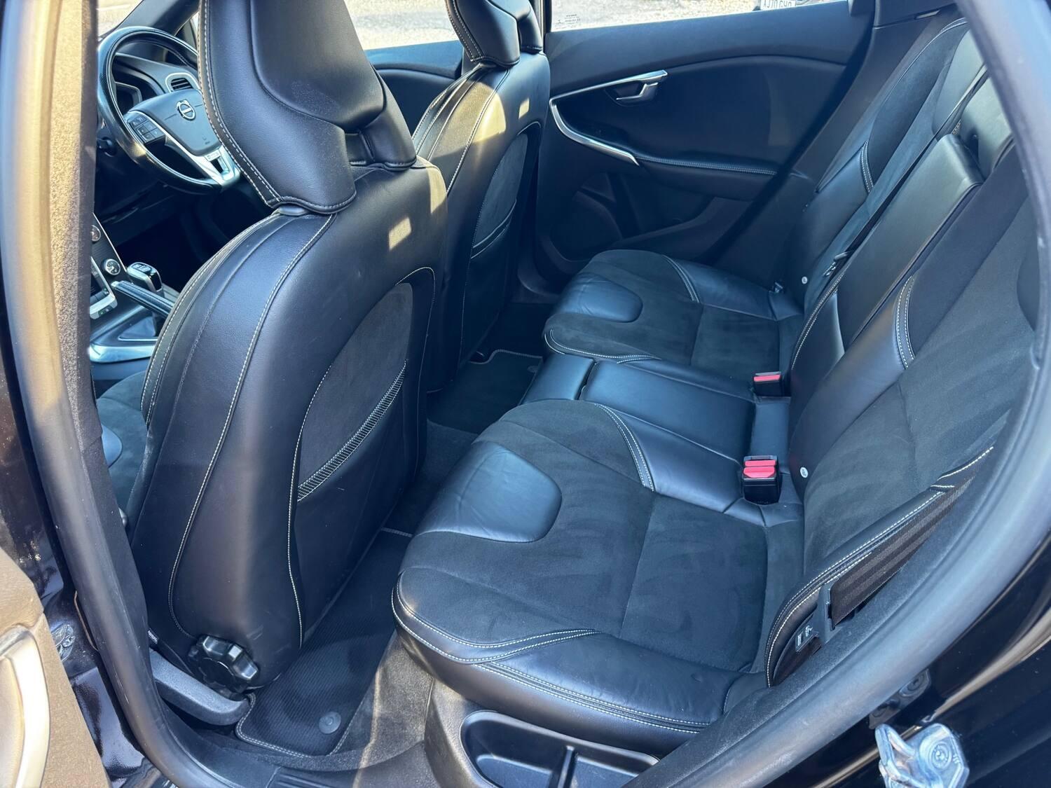 Volvo V40 view 10
