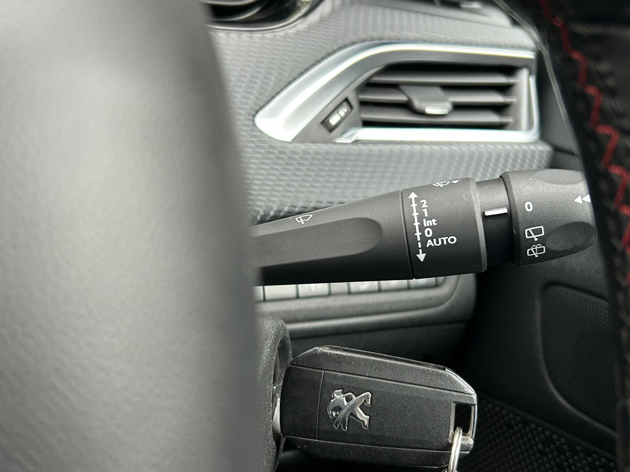 Peugeot 208 view 25