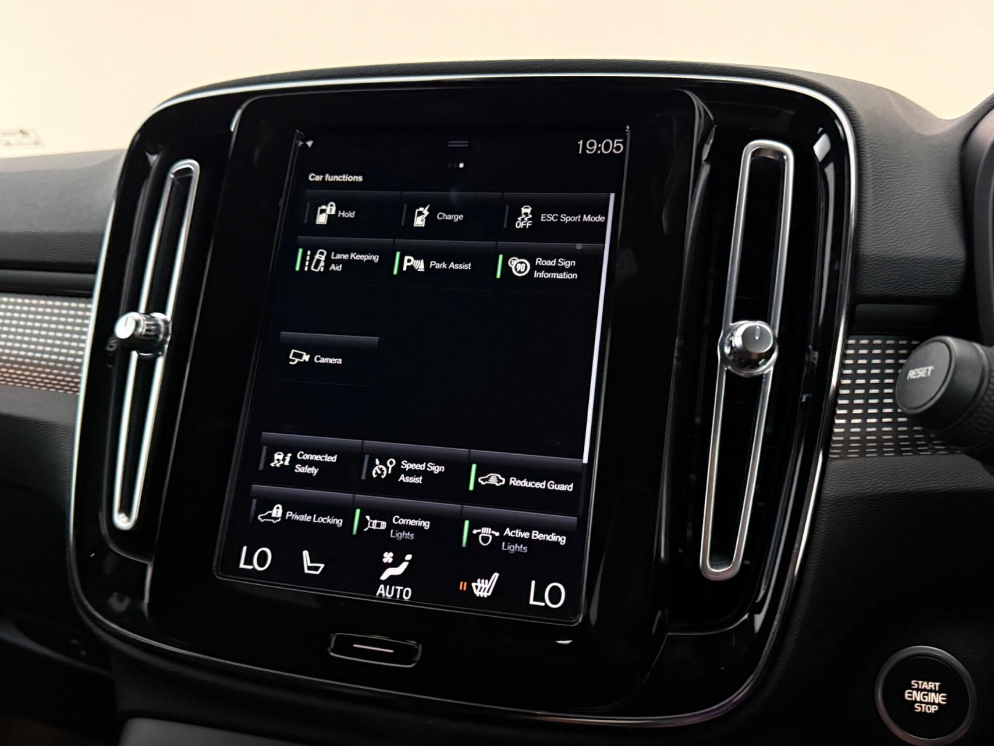 Volvo XC40 view 28