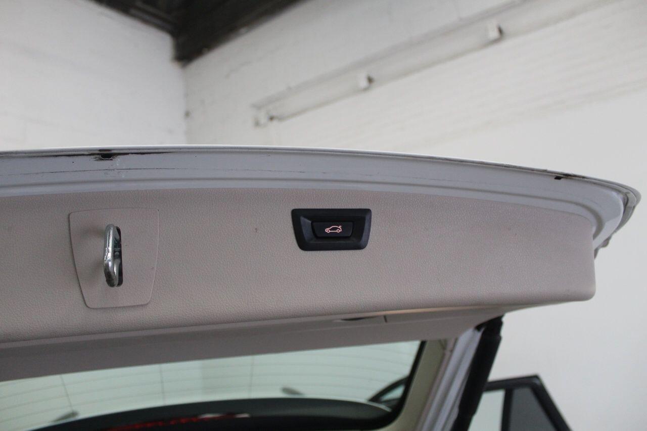 BMW 3 Series view 23