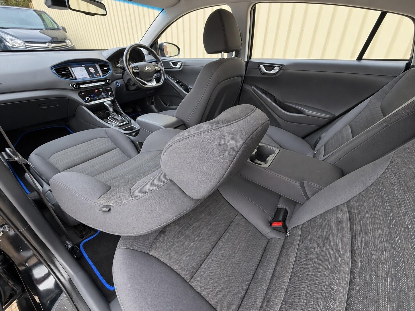 Hyundai Ioniq view 13