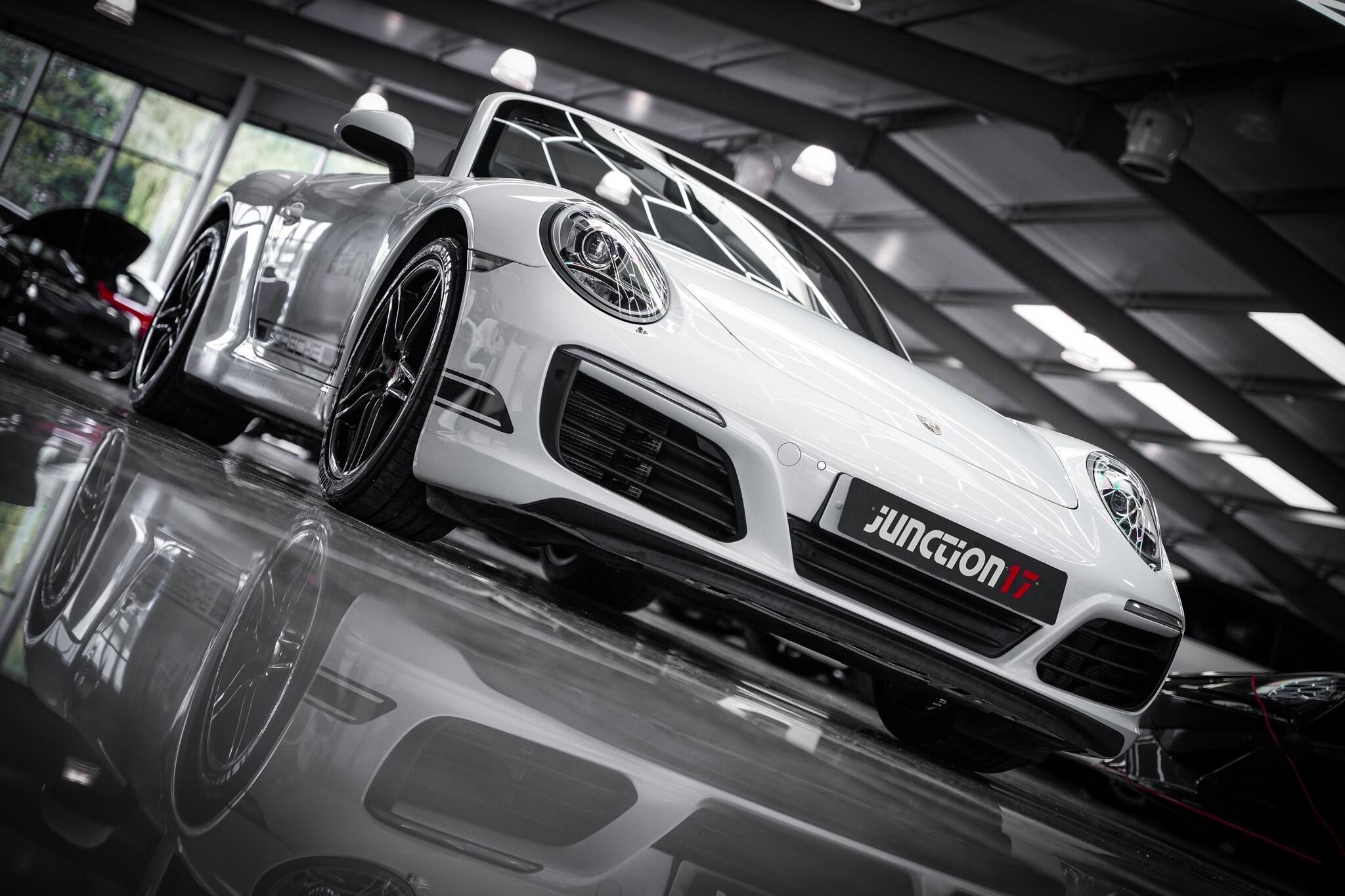 Porsche 911 view 33