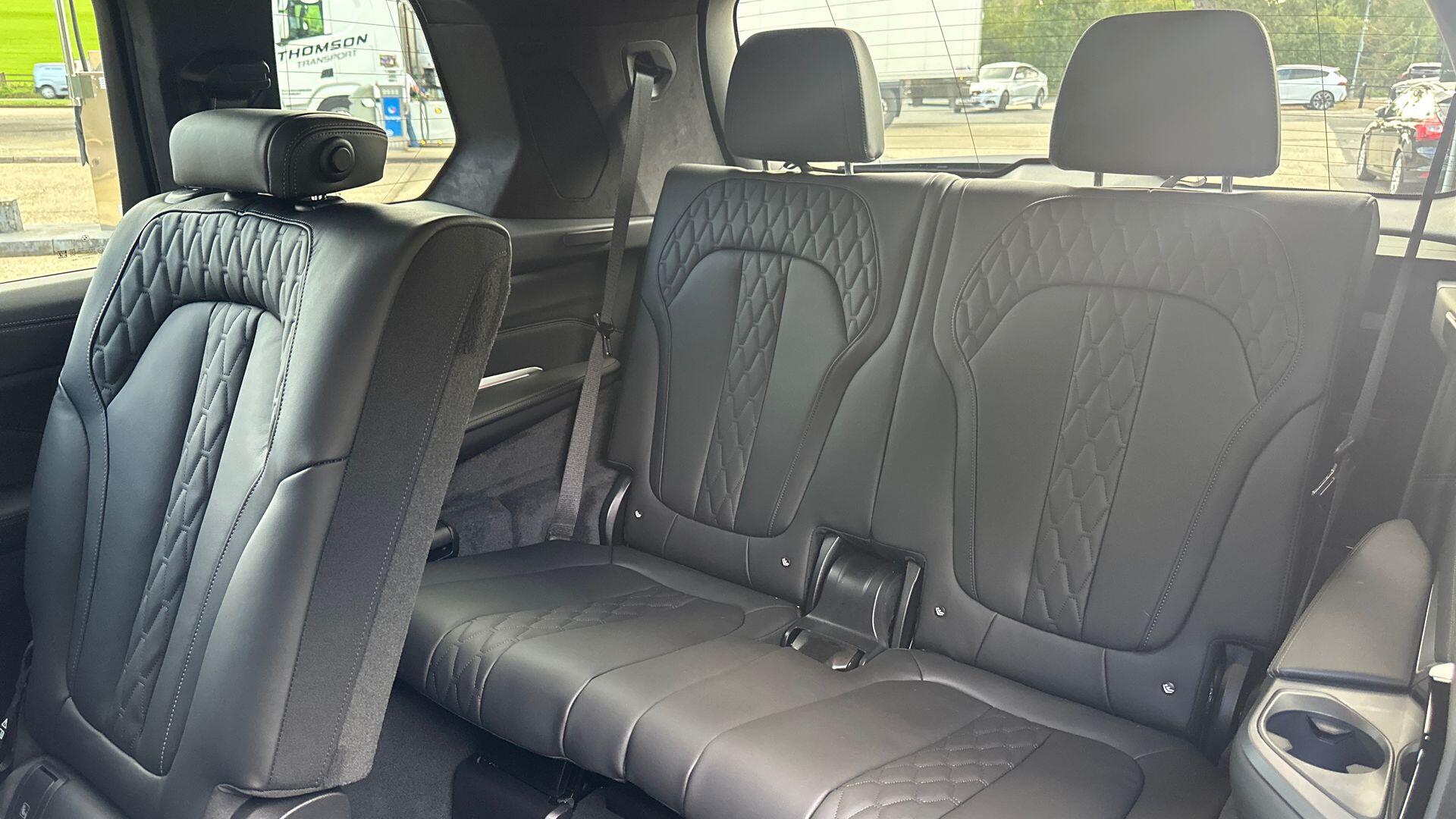BMW X7 view 27