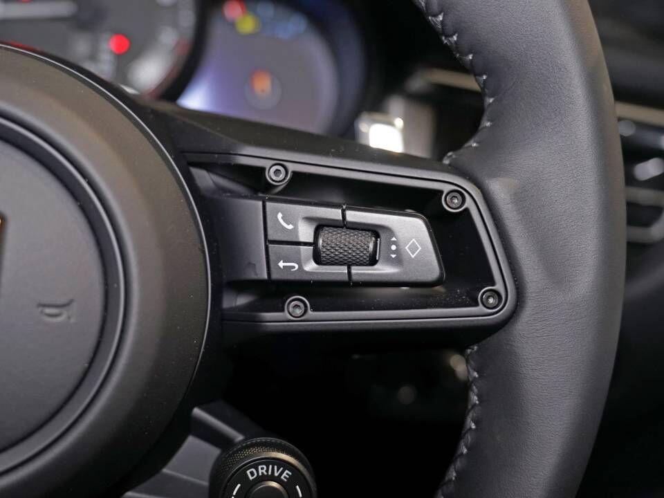 Porsche Macan view 24