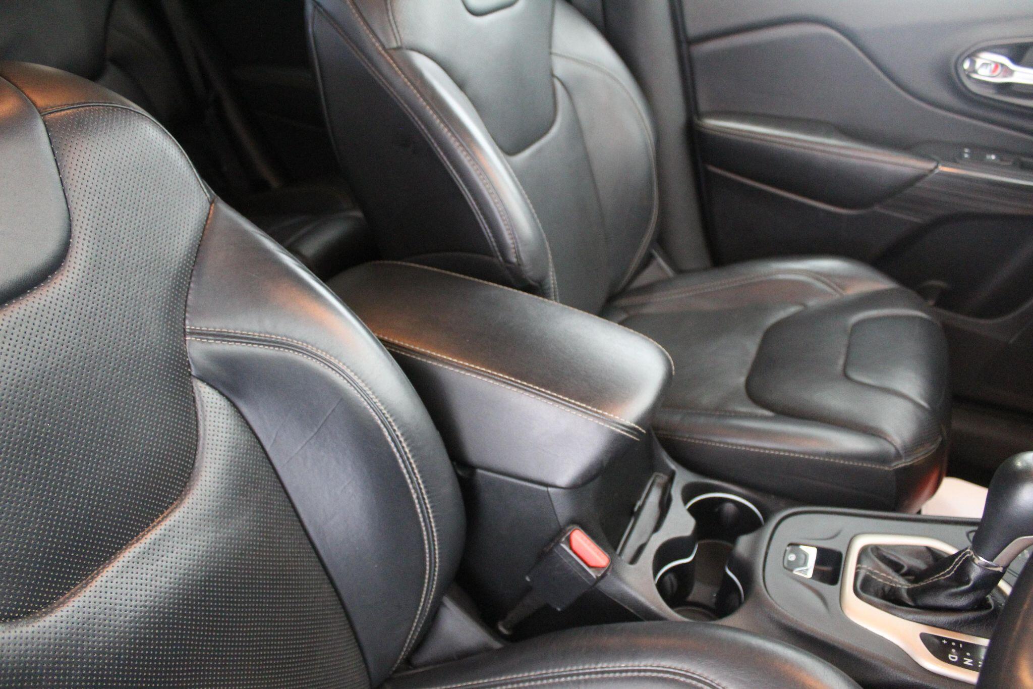 Jeep Cherokee view 42