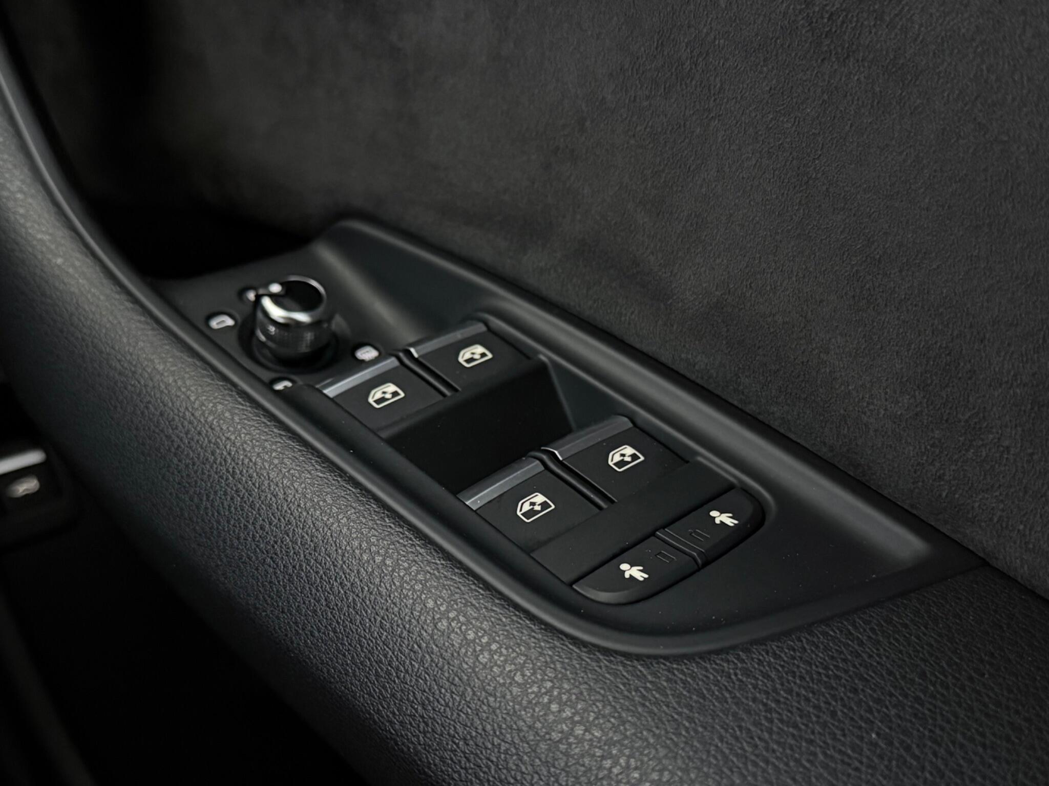 Audi Q7 view 18